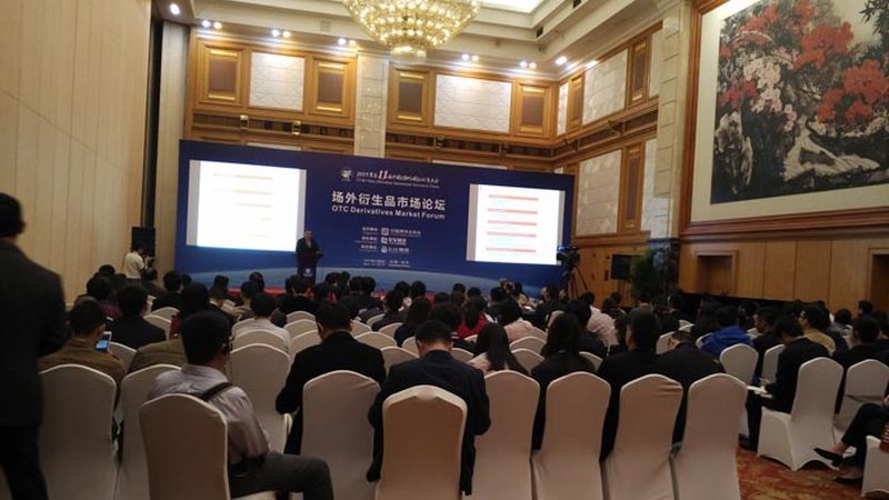 林德叉车实战演练教程：掌握叉车操作的关键步骤